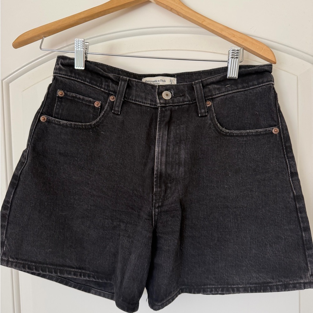 Abercrombie & Fitch Black High-Rise “The Dad Short”
